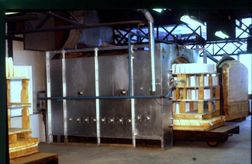 Four de cuisson dans l’atelier CERAFRANCE Industrie